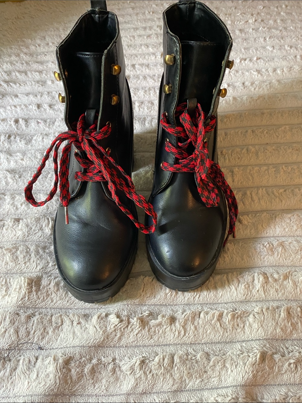 NWOT, Woman Military Style Army Boots Lace Up with Black and Red Shoe Strings